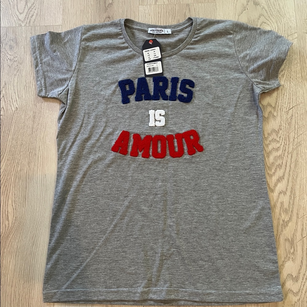 NWT Air Paris Collection, T-shirt “ Paris is Amour” Sz L.